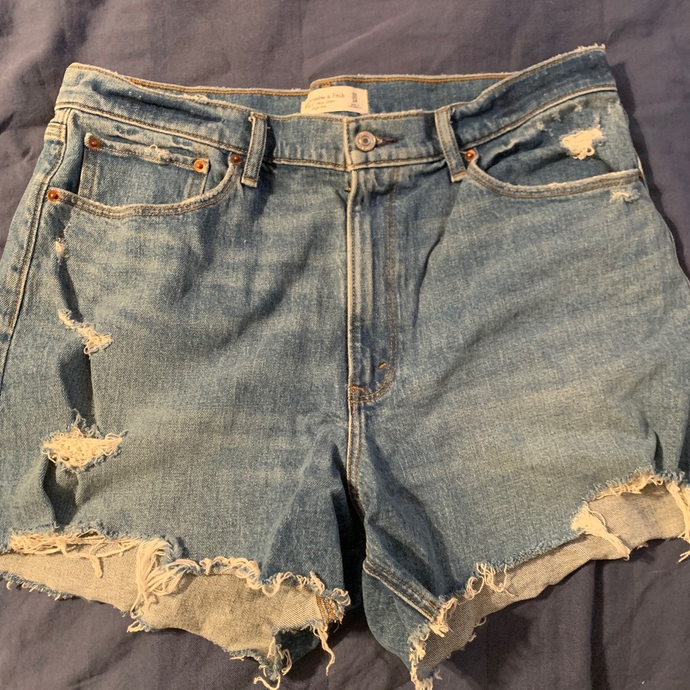 NEW Abercrombie Curve Love high-rise 4” Mom Short
